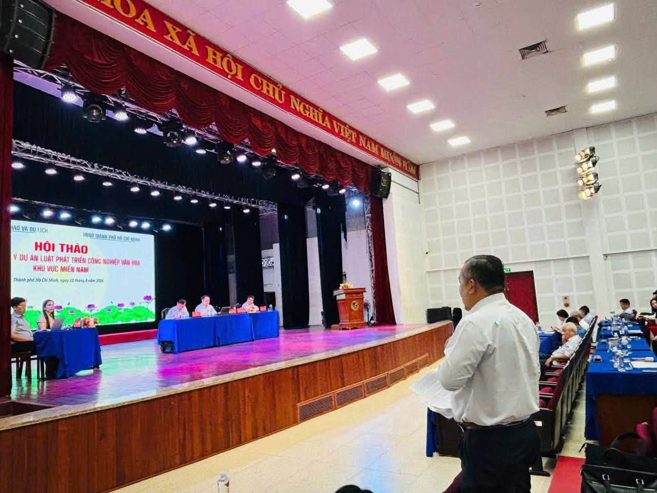 Từ quốc tế hoá học thuật đến xuất khẩu sản phẩm công nghiệp văn hóa
